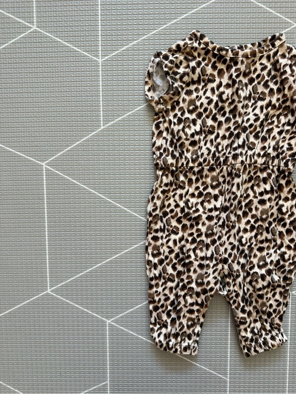 Old Navy|Baby girl Leopard Print short sleeve jumpsuit - Brown & Black•••0-3M